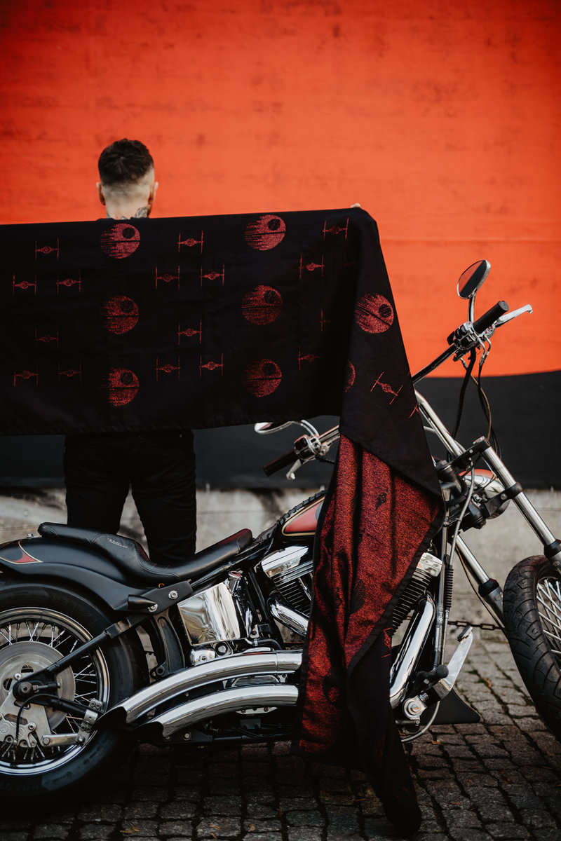 Dark Side – Red Light