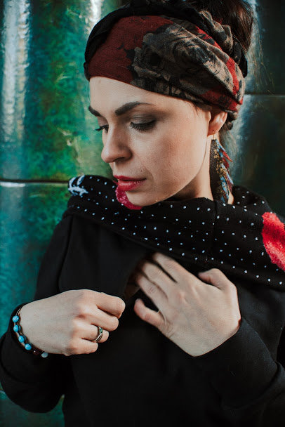 Nursing Hoodie - Black with Coquelicots - Le rouge et le noir